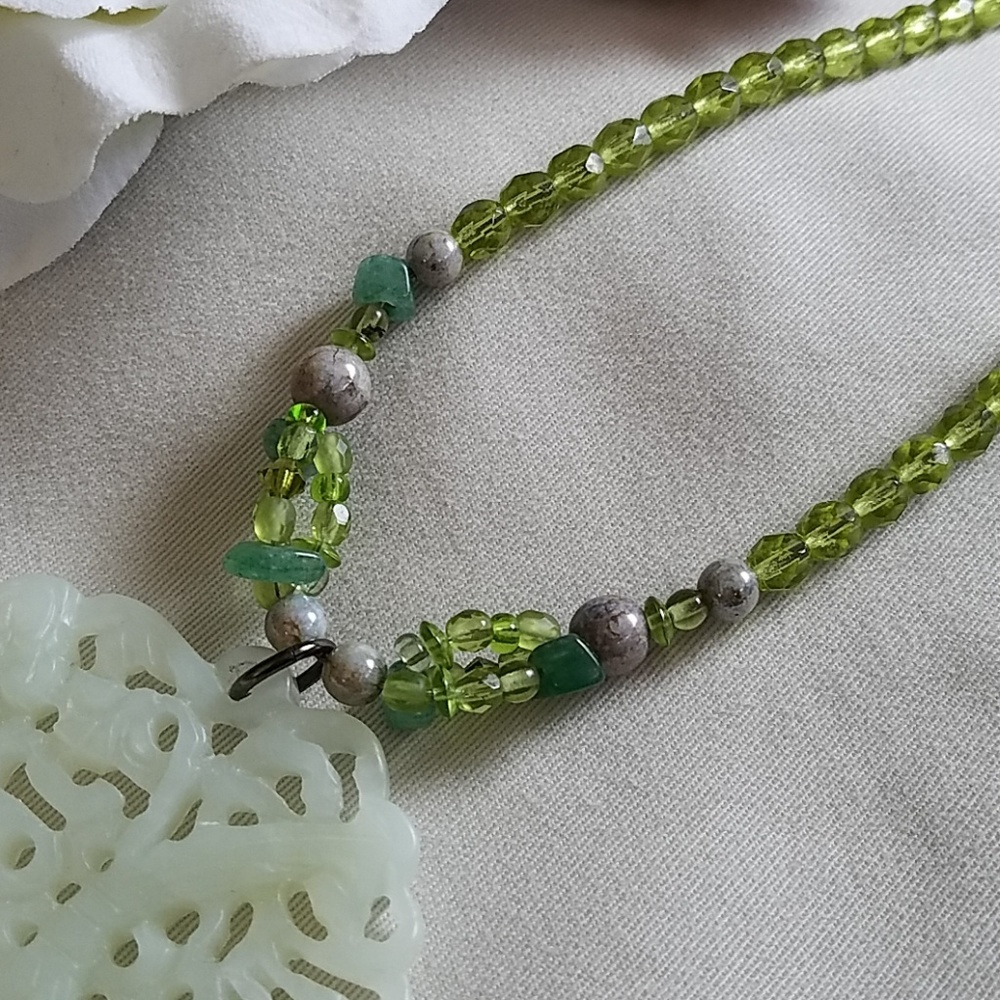 PERIDOT & JADE NECKLACE - Picture 5 of 8